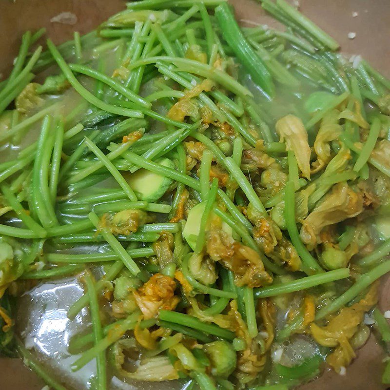 Step 2 Sautéed Pumpkin Flowers and Garlic Sautéed Pumpkin Flowers (Recipe shared by users)