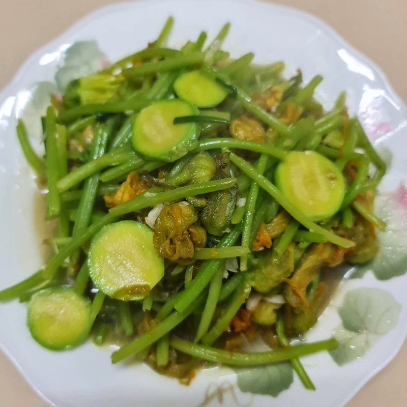 Step 2 Sautéed Pumpkin Flowers and Garlic Sautéed Pumpkin Flowers (Recipe shared by users)