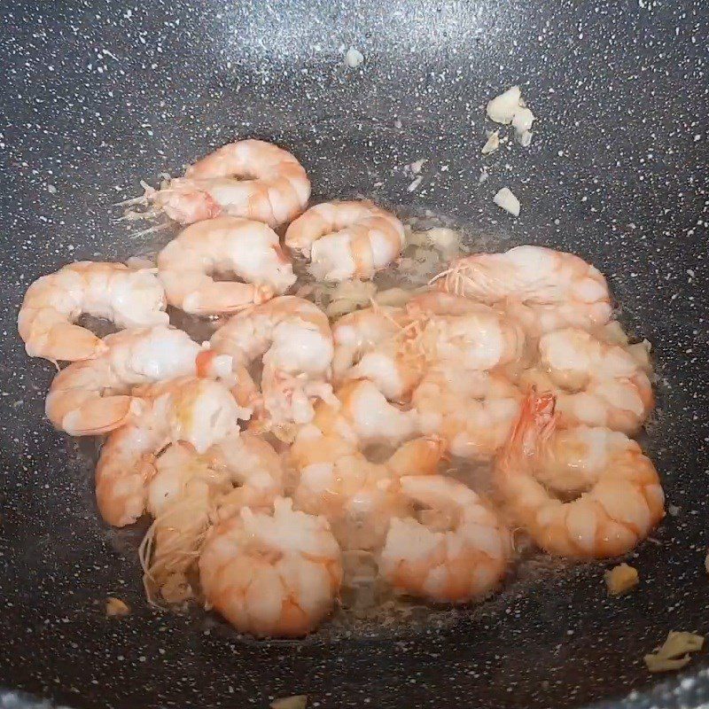 Step 3 Stir-fried morning glory Stir-fried morning glory with shrimp