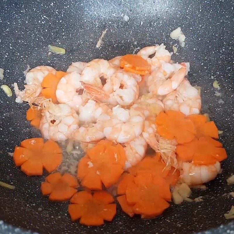 Step 3 Stir-fried morning glory Stir-fried morning glory with shrimp