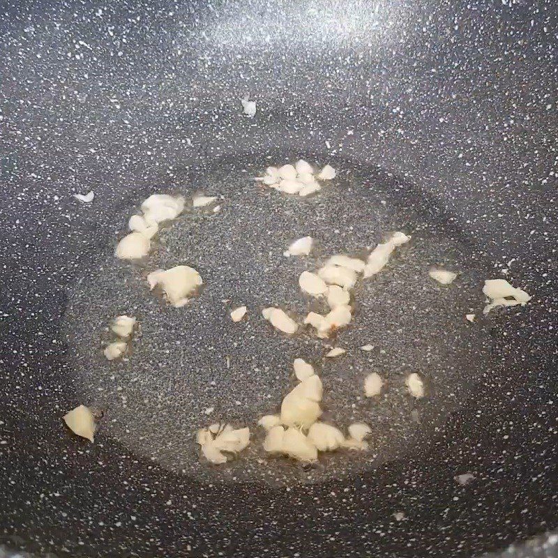 Step 3 Stir-fried morning glory Stir-fried morning glory with shrimp