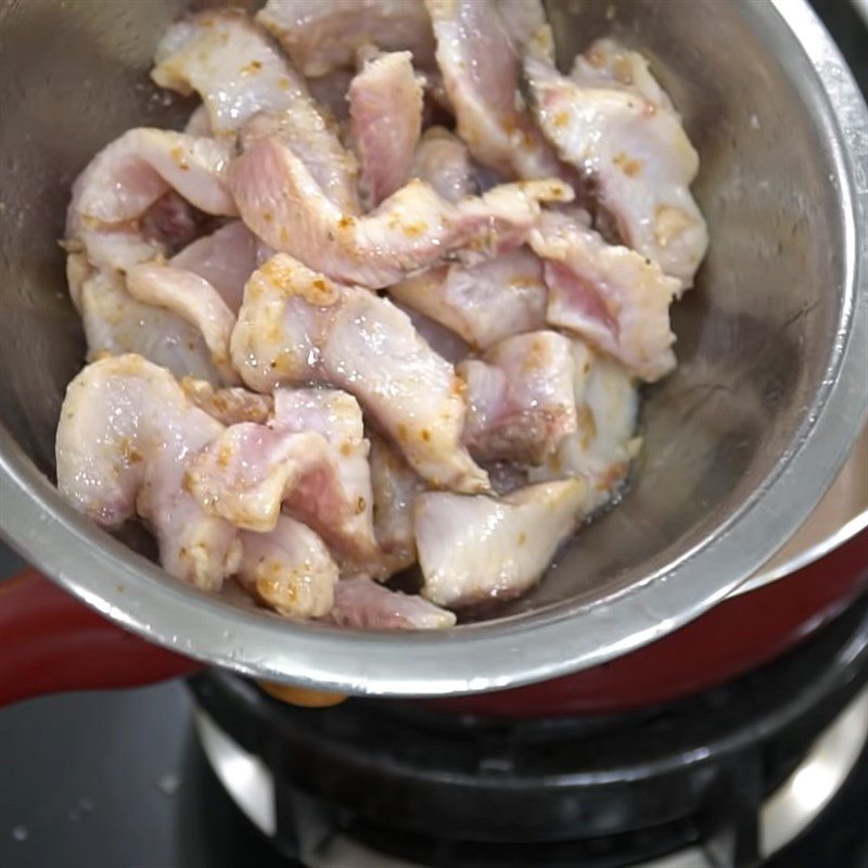 Step 6 Stir-fried fish Fish cake