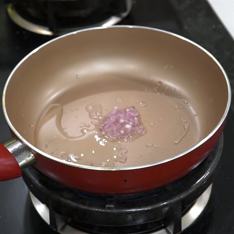 Step 6 Stir-fried fish Fish cake