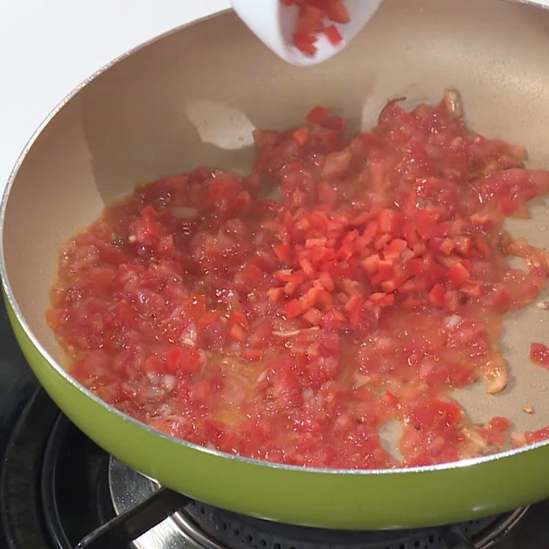 Step 4 Stir-fried tomatoes Braised pork belly with lemongrass and lime