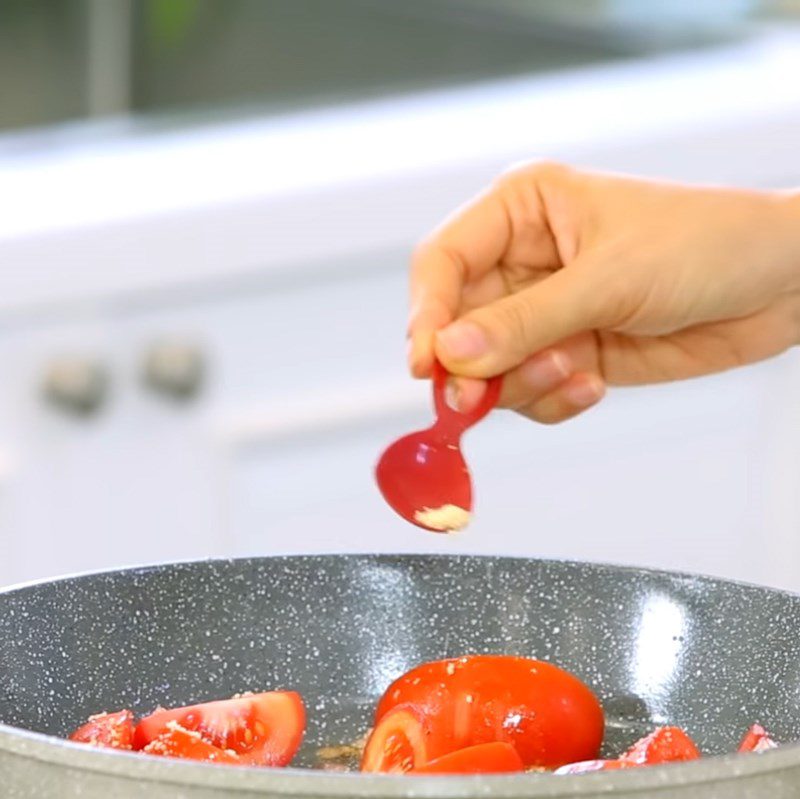 Step 4 Stir-frying Tomatoes for Fish Soup