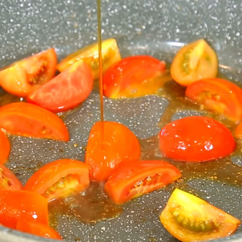 Step 4 Stir-frying Tomatoes for Fish Soup