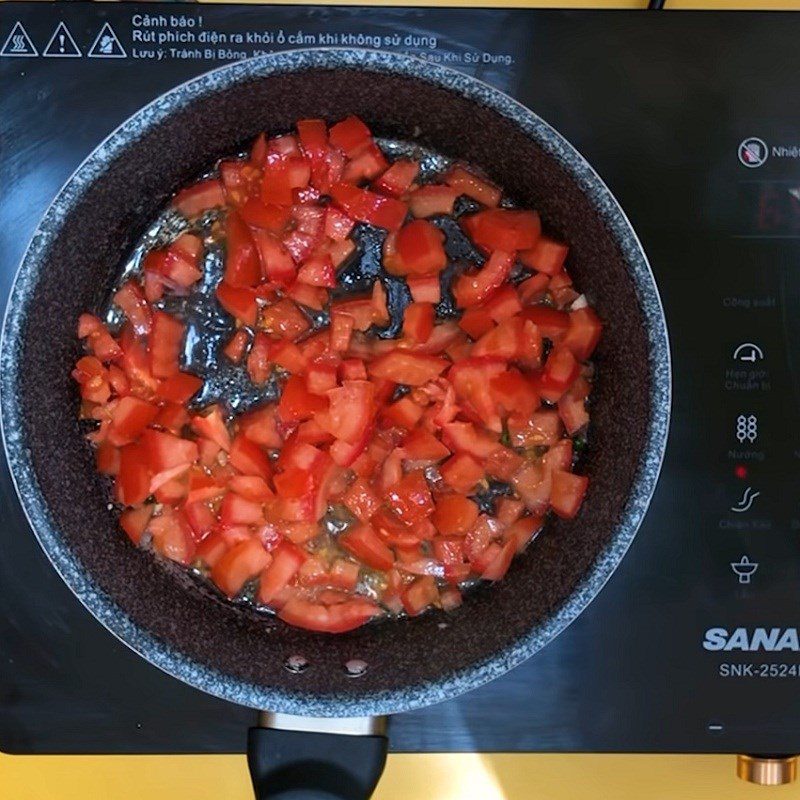 Step 3 Sauté tomatoes Japanese mackerel with tomatoes