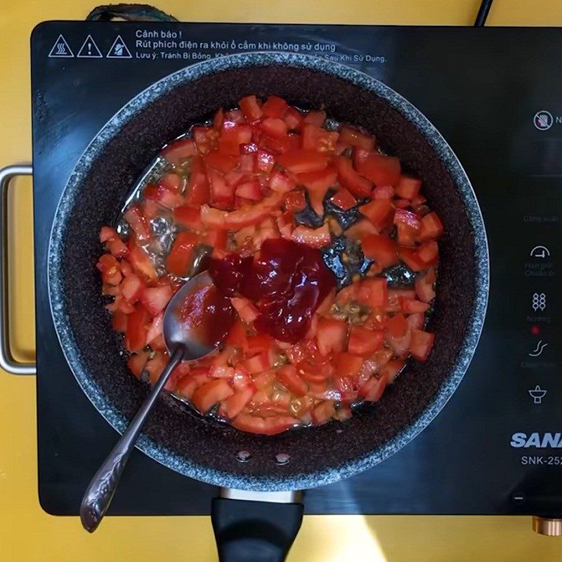 Step 3 Sauté tomatoes Japanese mackerel with tomatoes