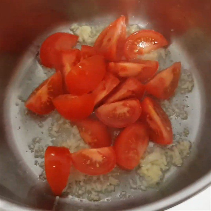 Step 2 Stir-fry tomatoes Bun cha ca Da Nang