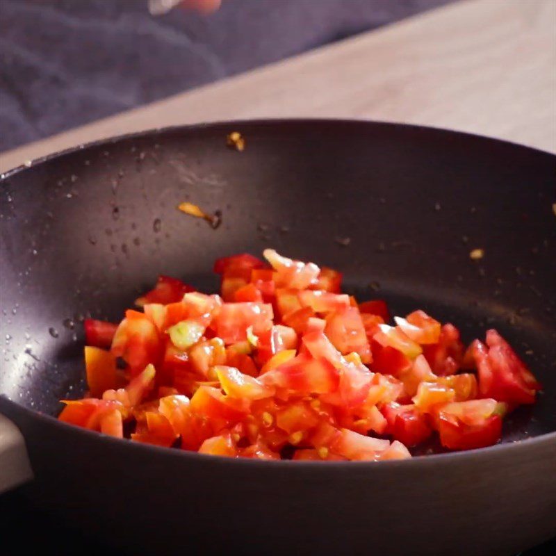 Step 3 Stir-fried tomatoes with shrimp Shrimp in tomato sauce