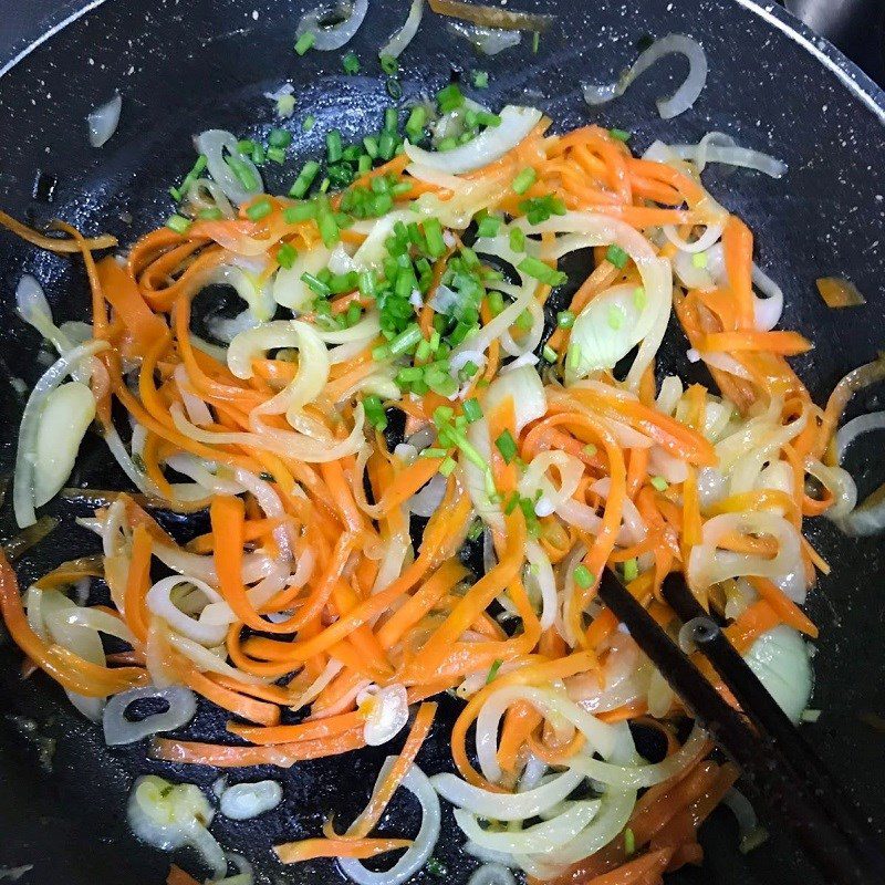 Step 2 Stir-fried carrots and onions Stir-fried carrots with onions