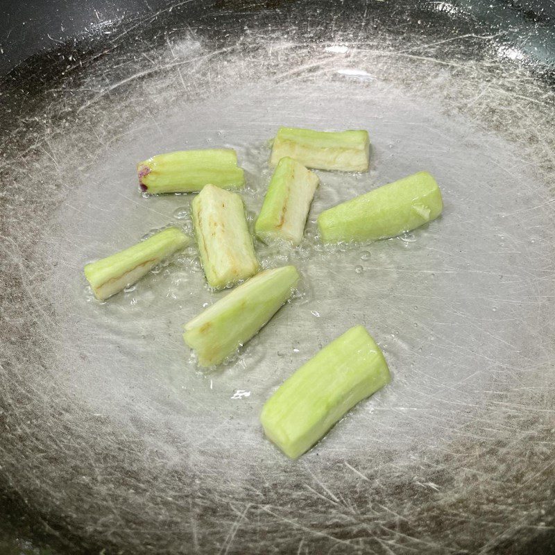 Step 2 Stir-fry eggplant Eggplant stir-fried with minced meat