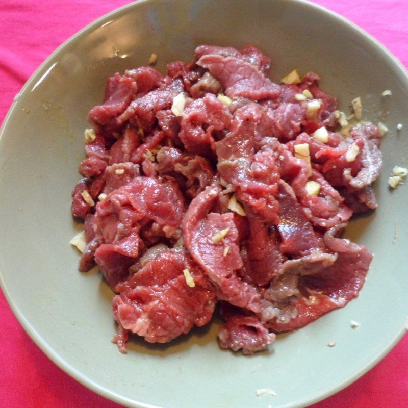 Step 2 Marinate the Beef for Stir-Fried Eggplant with Beef