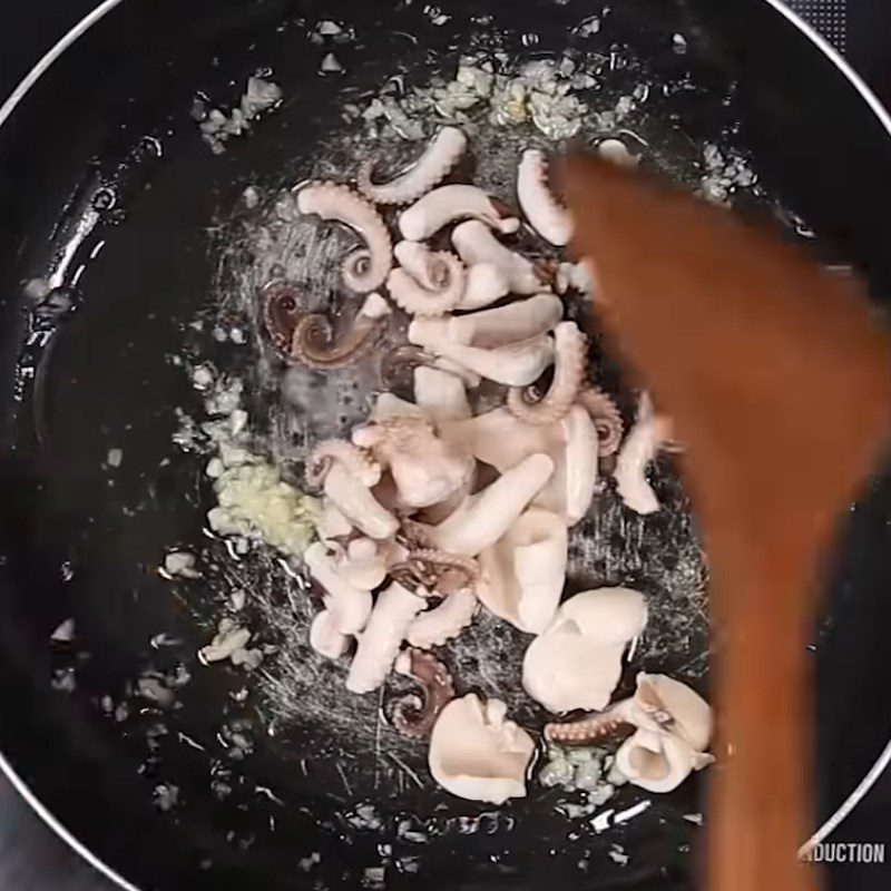 Step 3 Stir-frying the ingredients Stir-fried noodles with bok choy and octopus