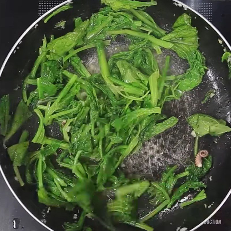 Step 3 Stir-frying the ingredients Stir-fried noodles with bok choy and octopus