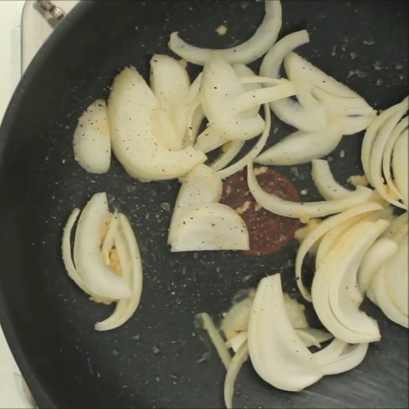 Step 2 Stir-fry the ingredients for cream sauce Tokbokki