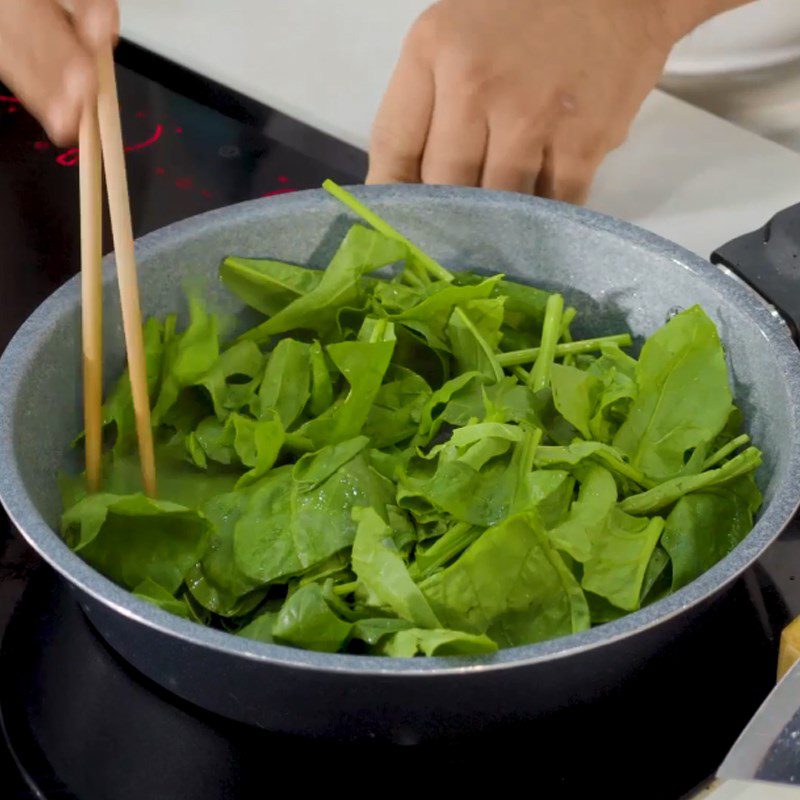 Step 2 Stir-fry Spinach for Stir-fried Spinach with Scallop