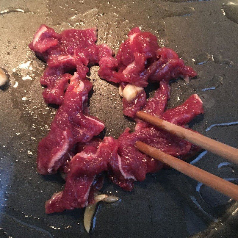 Step 2 Stir-fry mustard greens with beef Stir-fried mustard greens with beef