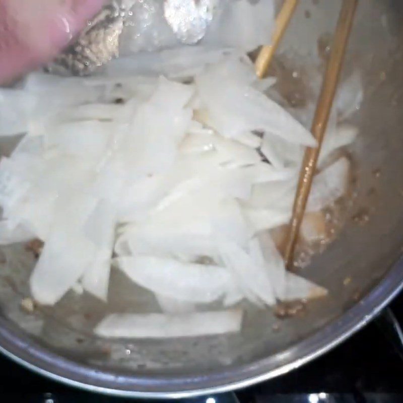 Step 4 Stir-fry radish with beef Stir-fried radish with beef