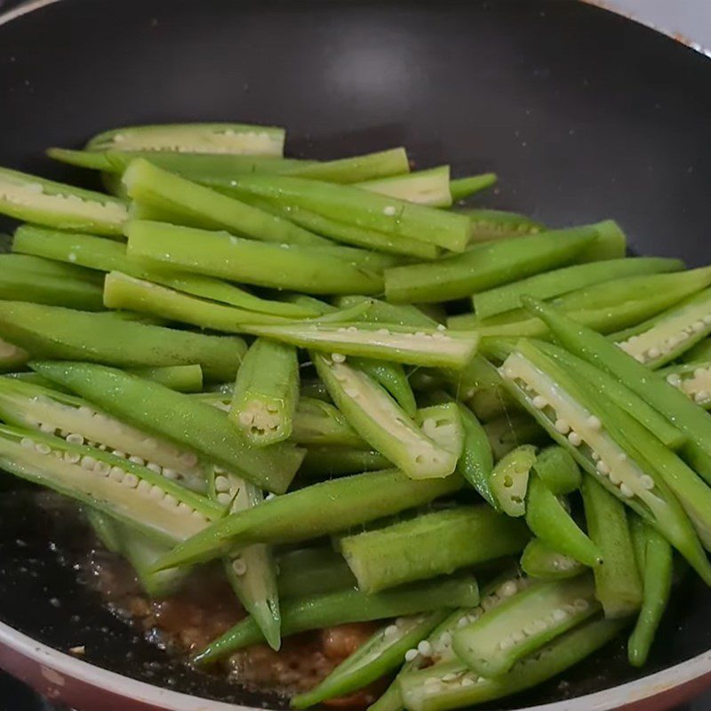 Step 3 Stir-fried okra Stir-fried okra with dried shrimp