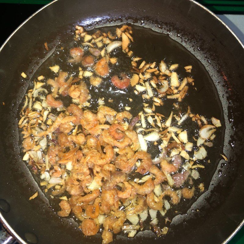 Step 2 Stir-fry green beans with dried shrimp Stir-fried green beans with dried shrimp