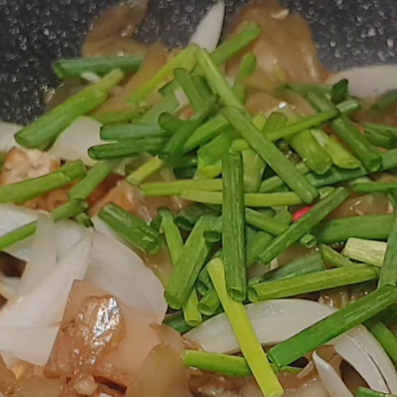 Step 4 Stir-fry sour cabbage and tofu Sour cabbage stir-fried with vegetarian tofu