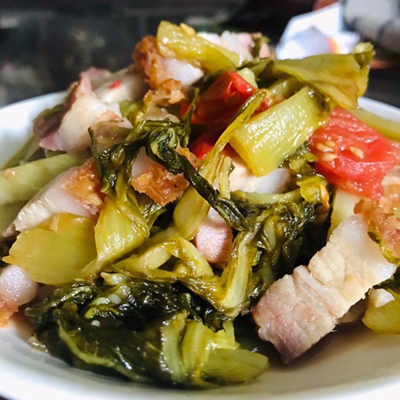 Step 3 Finished Product Stir-fried Crispy Pork with Pickled Mustard Greens