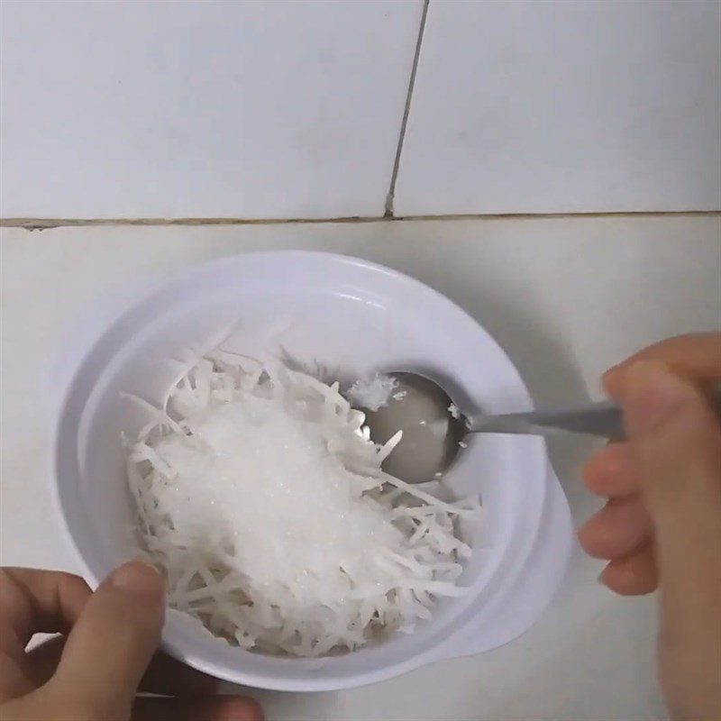 Step 3 Stir-fried Coconut Coconut Sticky Rice with Lotus Seeds