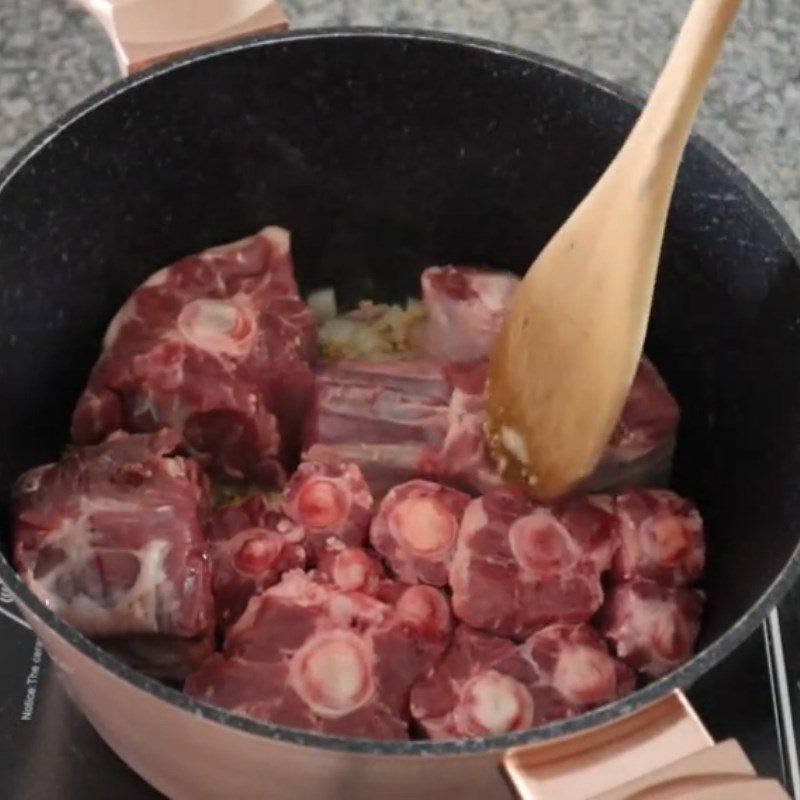 Step 2 Sautéed Beef Tail with Tomato Beef Tail Braised with Red Wine