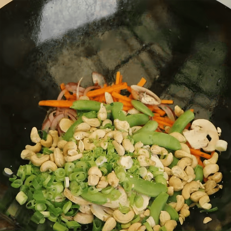 Step 3 Stir-fry the chicken Thai Lemon Leaf Chicken Stir-fry