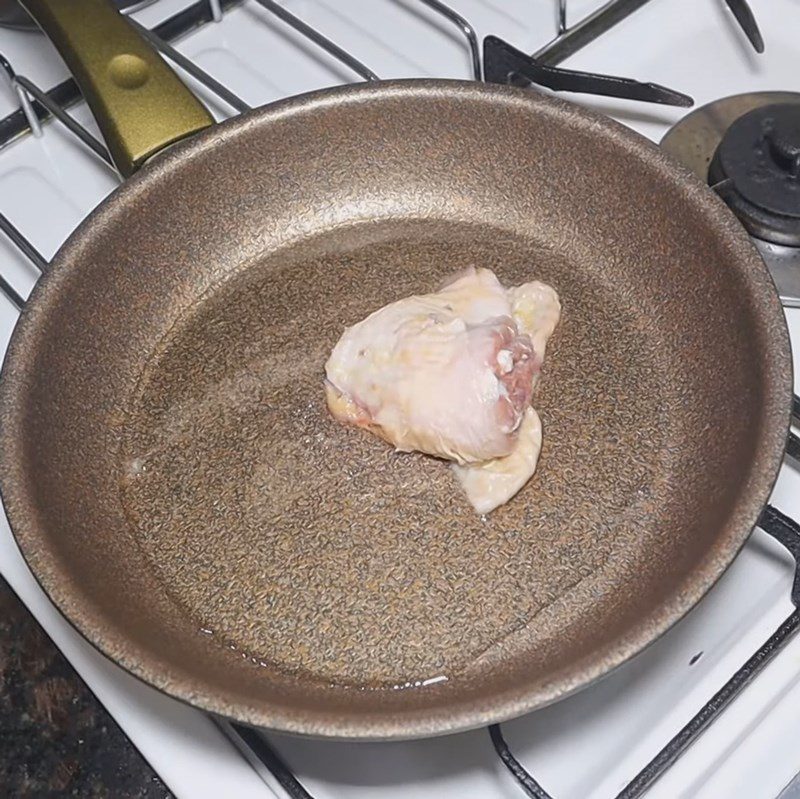 Step 3 Stir-fried chicken Chicken cooked with peas