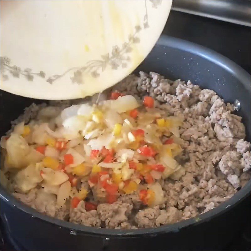 Step 2 Stir-fry turkey Turkey stir-fry with lemongrass and bell pepper