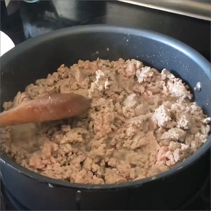 Step 2 Stir-fry turkey Turkey stir-fry with lemongrass and bell pepper