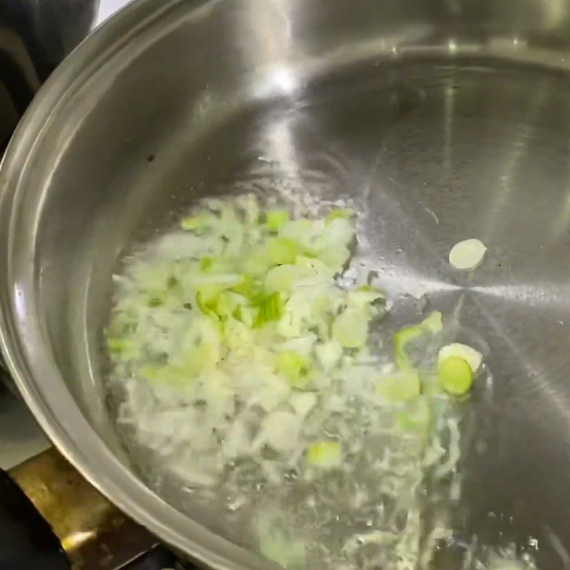 Step 4 Sauté crab fat for crab cake