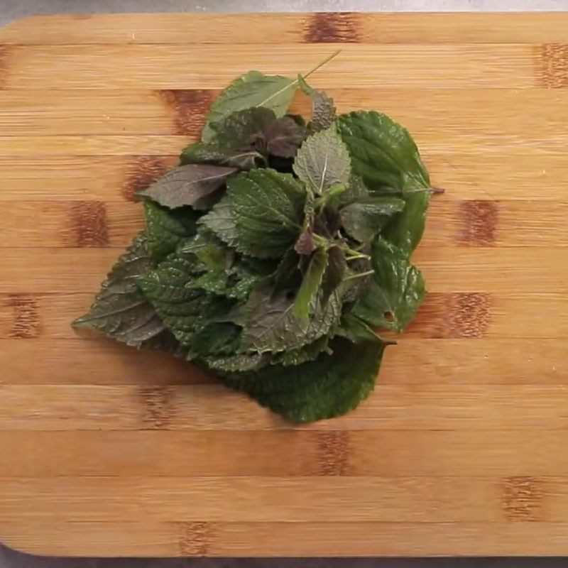 Step 2 Prepare the vegetables for Snail Soup with Perilla Leaves