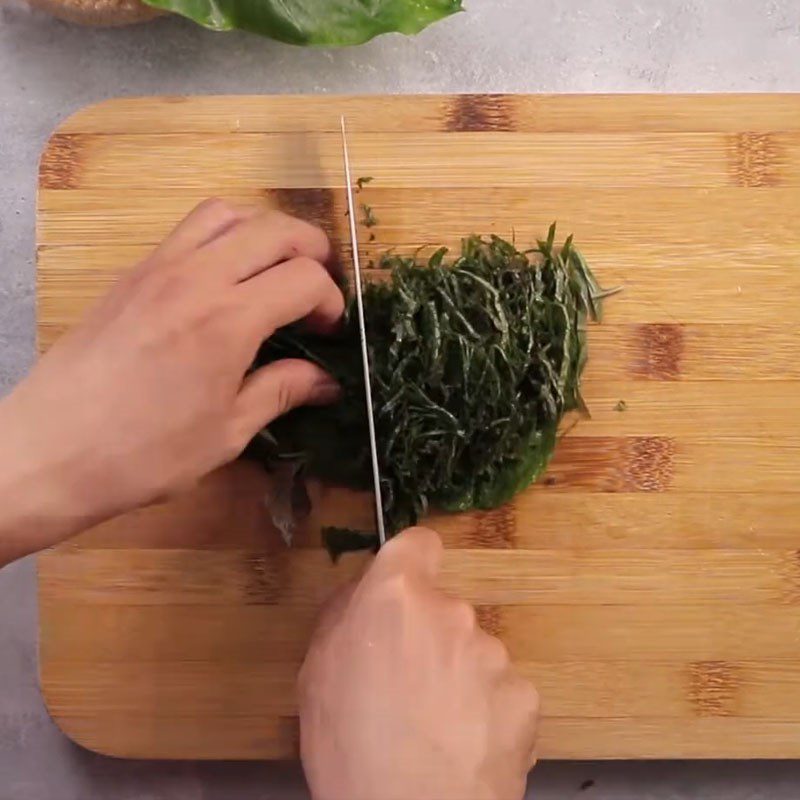 Step 2 Prepare the vegetables for Snail Soup with Perilla Leaves