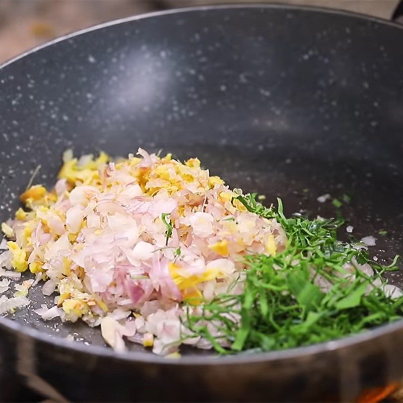 Step 2 Sauté the spices Grilled chicken with lotus leaves