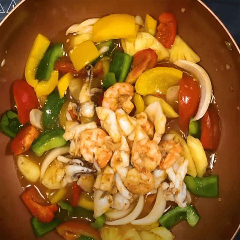 Step 4 Stir-fry seafood Sweet and sour seafood stir-fry