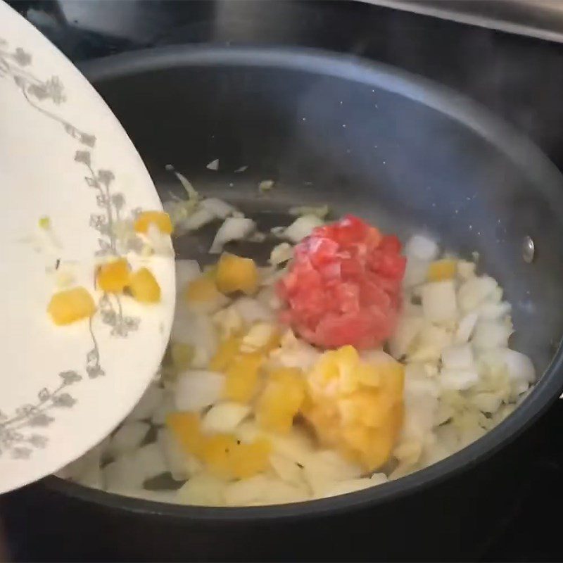 Step 1 Stir-fry onion and bell pepper Turkey stir-fry with lemongrass and bell pepper