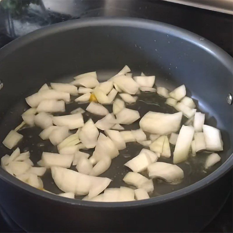 Step 1 Stir-fry onion and bell peppers Stir-fried turkey with lemongrass and bell peppers