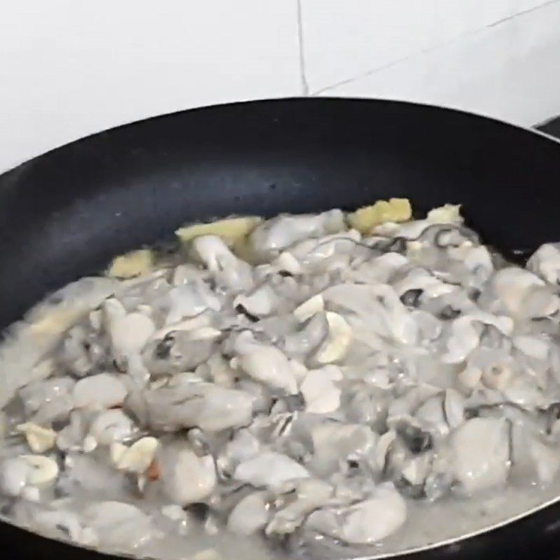 Step 3 Stir-fried oysters with onions Stir-fried oysters with onions