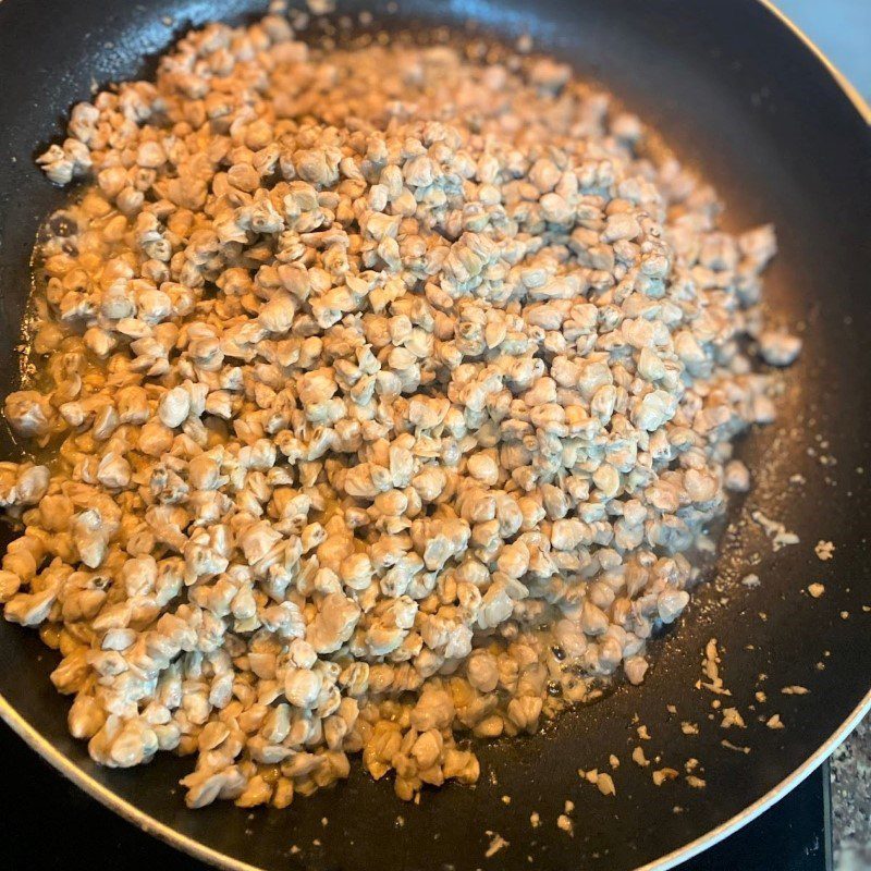 Step 2 Stir-fry clams Fried rice with clams (recipe shared by users)