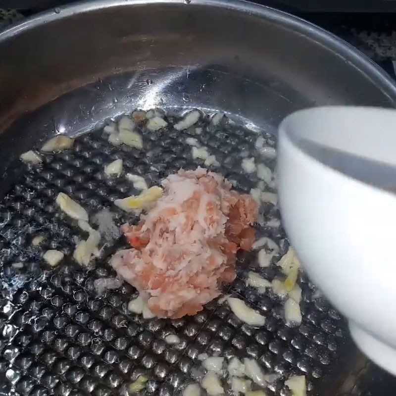 Step 2 Fry the potatoes Garlic fried potatoes with minced meat