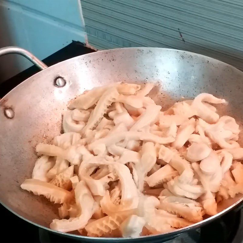 Step 3 Stir-fried beef intestines Beef intestines stir-fried with curry