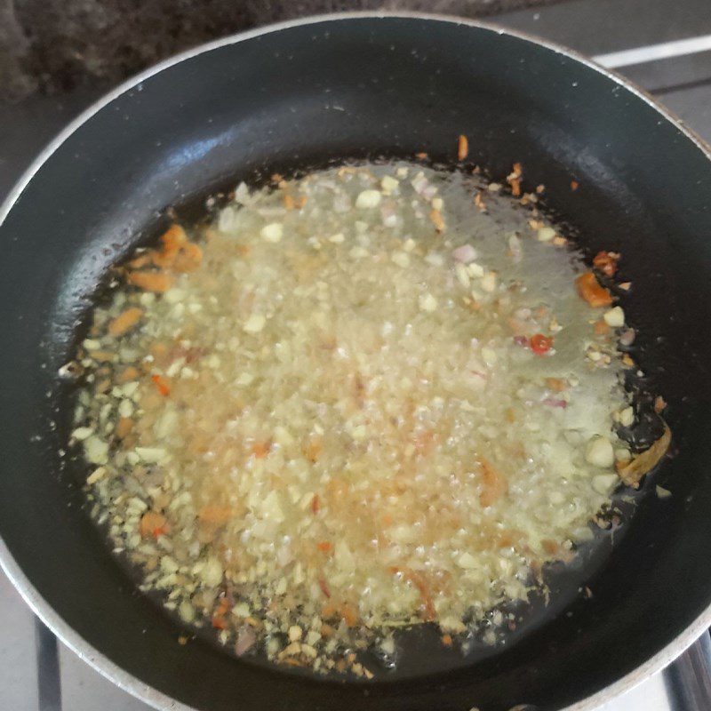 Step 4 Stir-fried pig intestines Stir-fried pig intestines with turmeric (recipe shared by users)