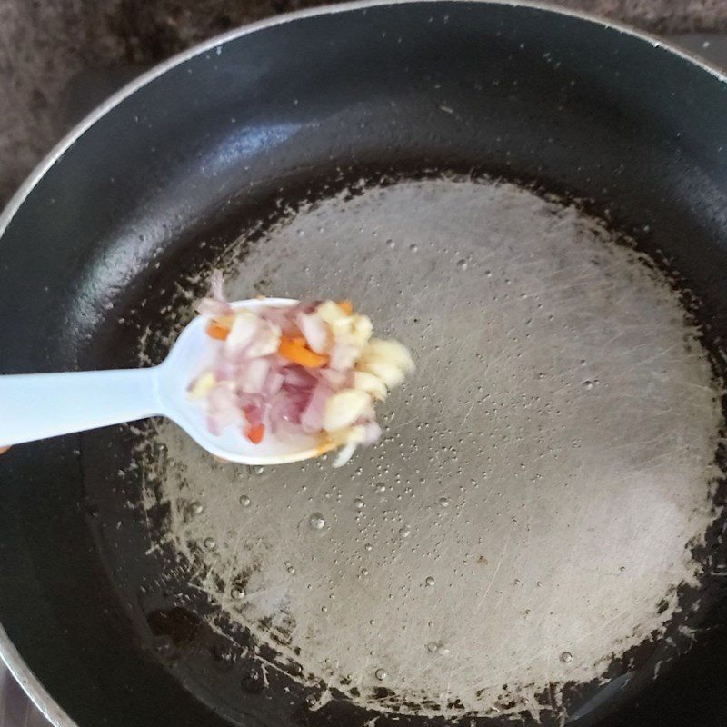 Step 4 Stir-fried pig intestines Stir-fried pig intestines with turmeric (recipe shared by users)