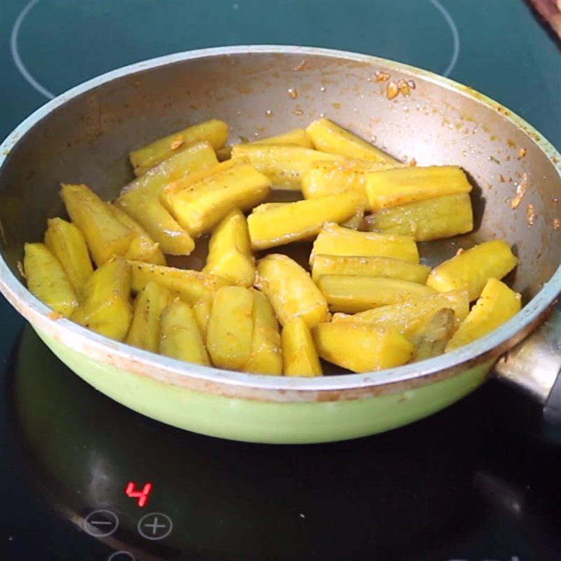 Step 4 Stir-fried eel and banana Stir-fried eel with green banana