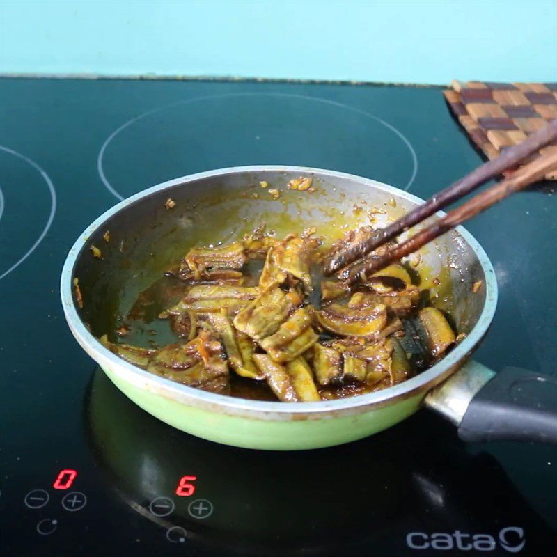 Step 4 Stir-fried eel and banana Stir-fried eel with green banana