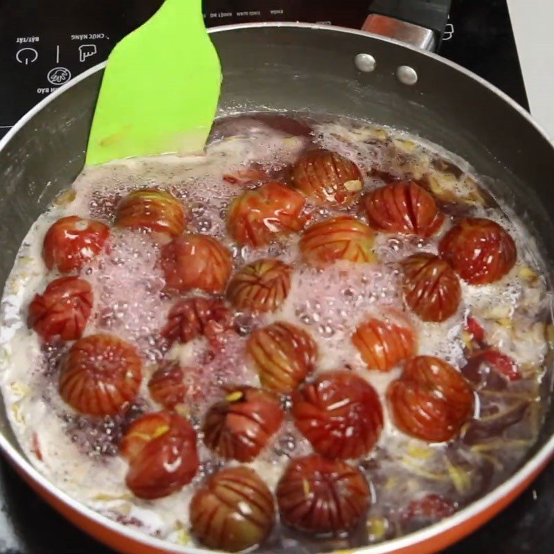 Step 3 Stir-fry plums Dried ginger plums