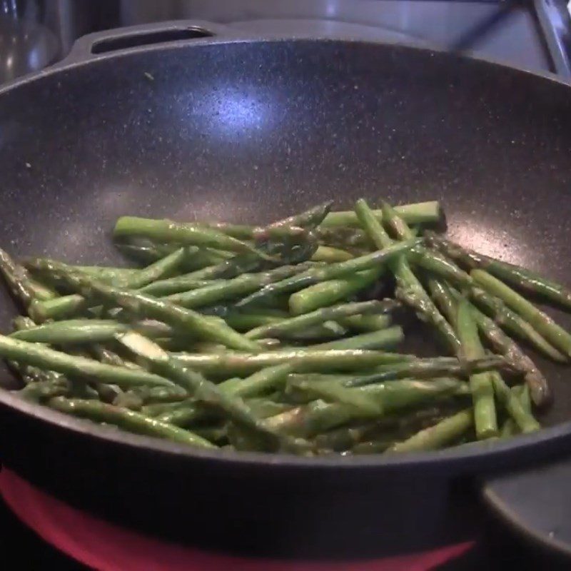 Step 7 Stir-fried asparagus pork steak mashed potatoes